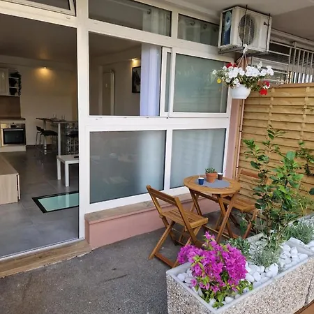 Appartamento Souplex Avec Place De Parking Antibes